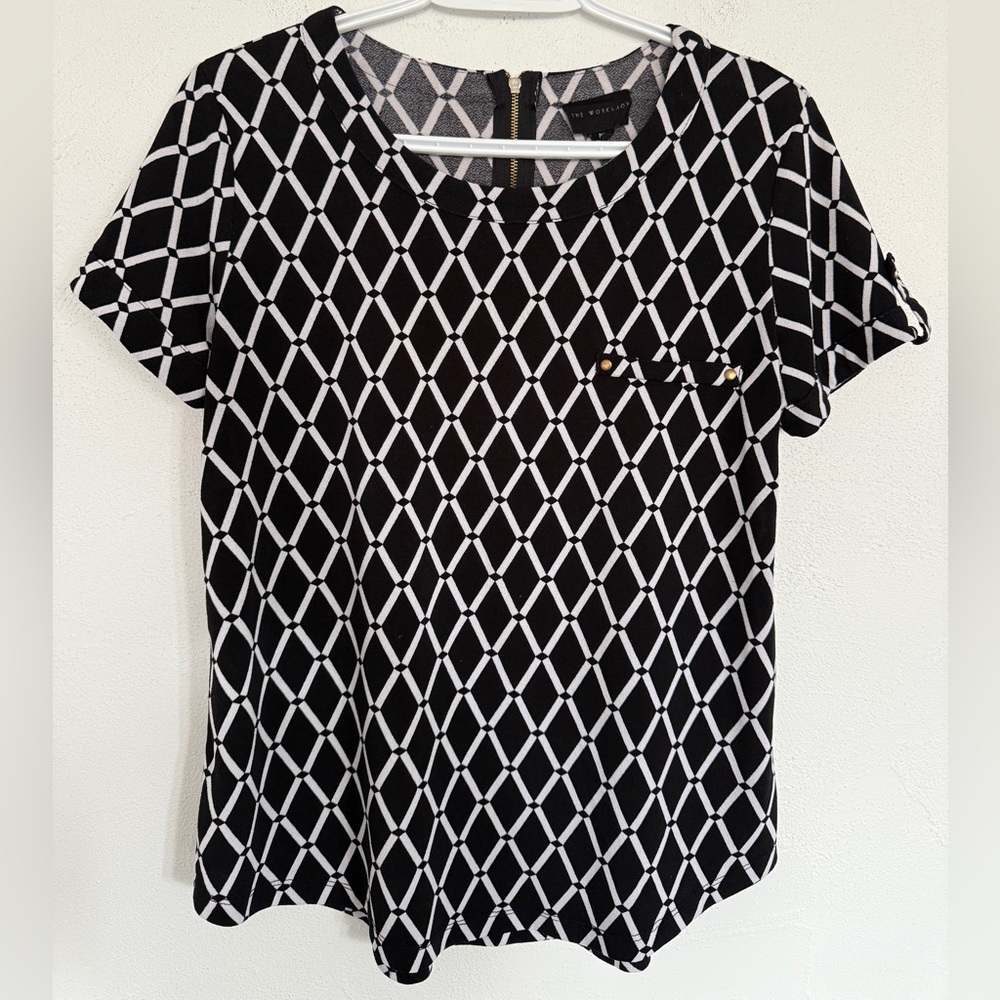 Medium Black and White Geometric Women's Top